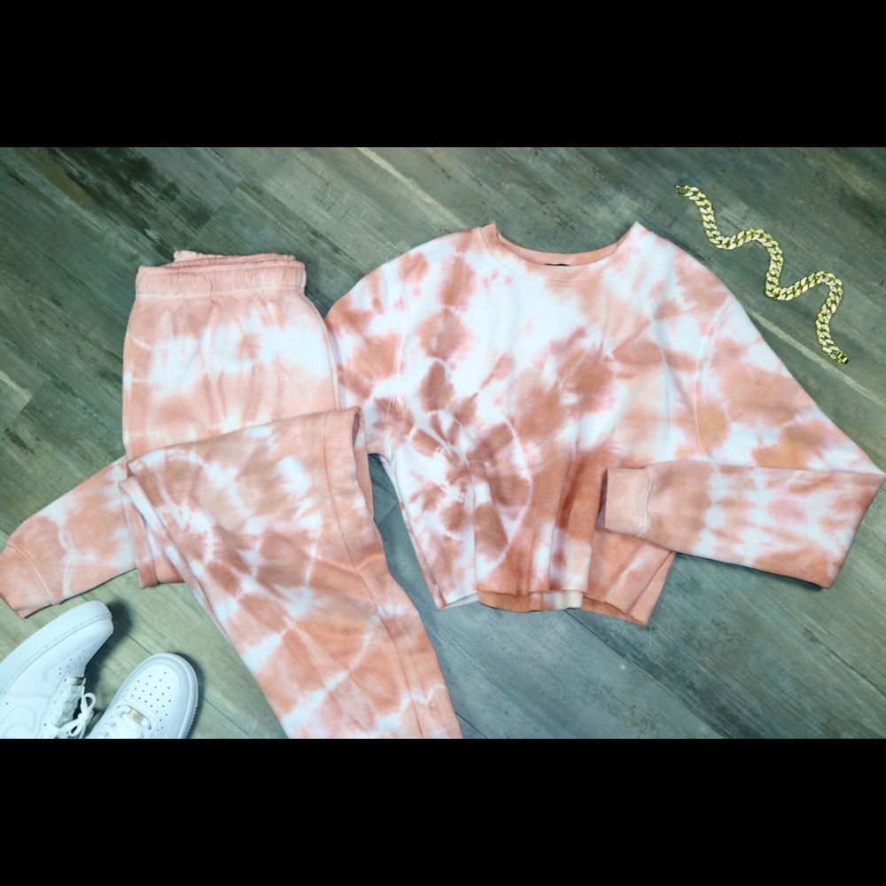 Tie Dye Set: Long-sleeve crop top + joggers